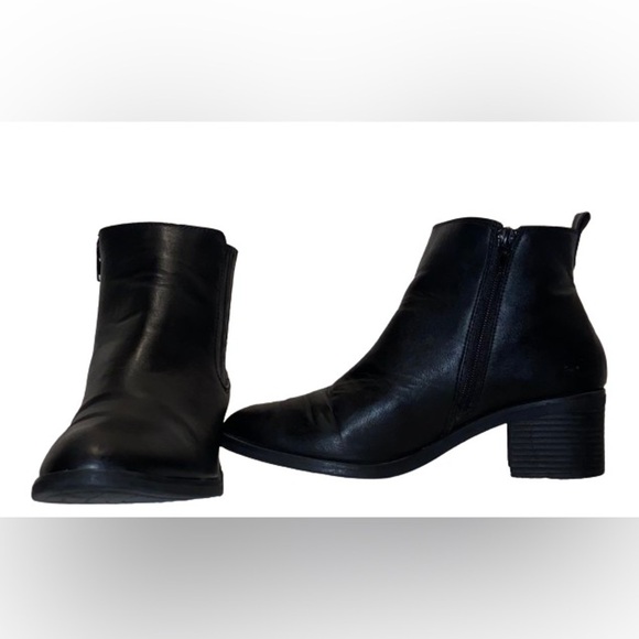 Women’s Steve Madden synthetic leather black ankle boots size 38/8 - Picture 2 of 16